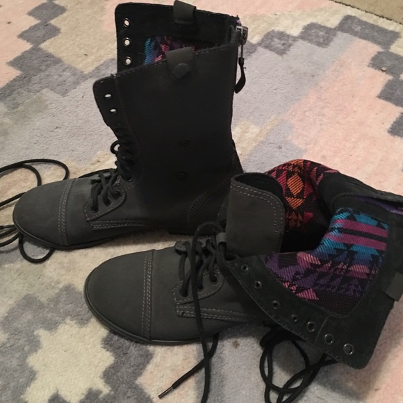 Boots - Picture 2 of 3