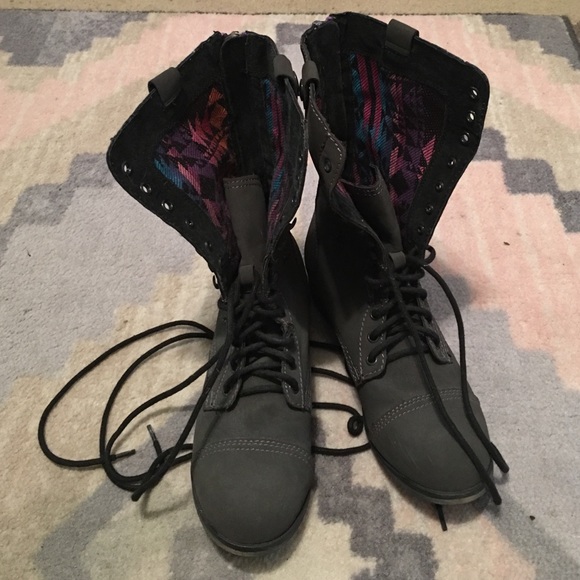 Boots - Picture 3 of 3