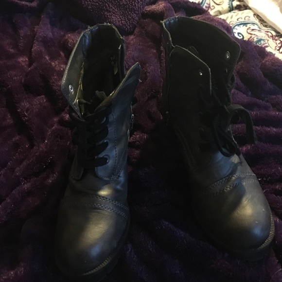 Boots - Picture 2 of 4