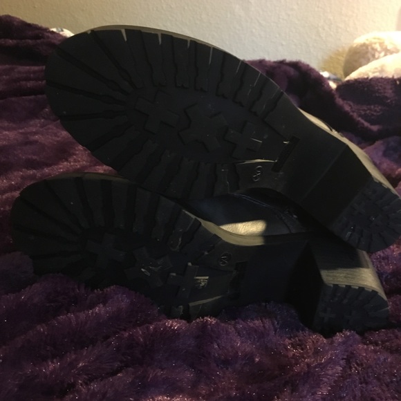 Boots - Picture 3 of 4
