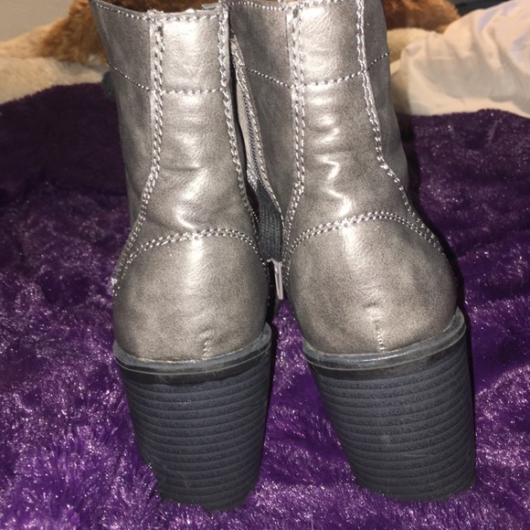 Boots - Picture 4 of 4