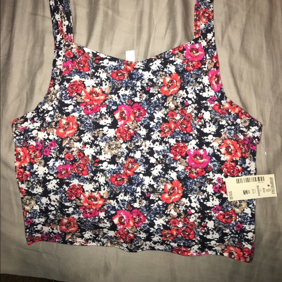 Floral Aeropostale Crop Top NWT 🔷🔷