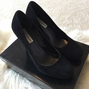 Steve Madden black suede heel
