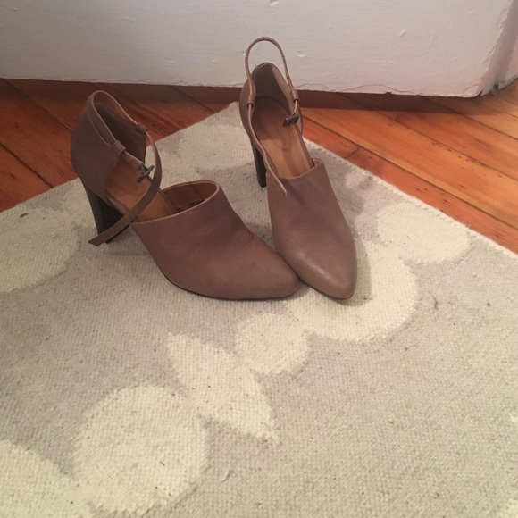 Retro style corso como heels