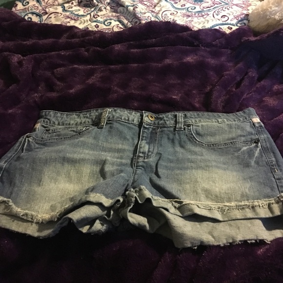 Shorts - Picture 2 of 3