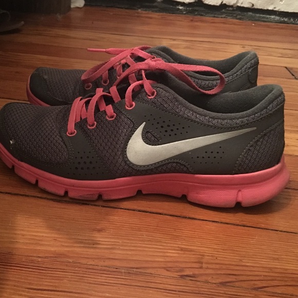 Nike Shoes - Nike Flex Experience Rn