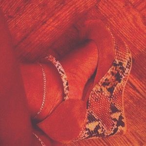 Steve Madden Wynnie Suede Platforms