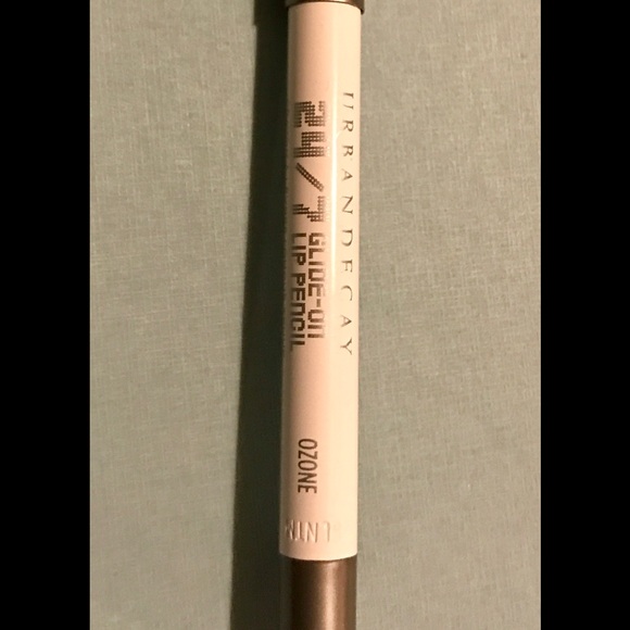 Urban Decay- 24/7 glide-on lip pencil-"Ozone"