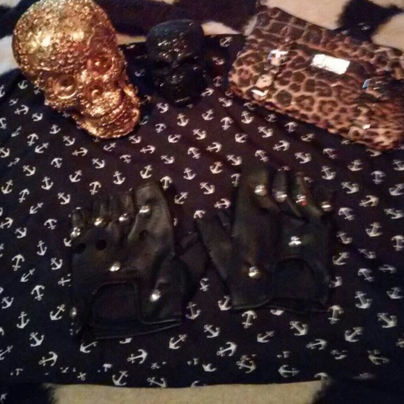 Black studded fingerless gloves sz- m/l