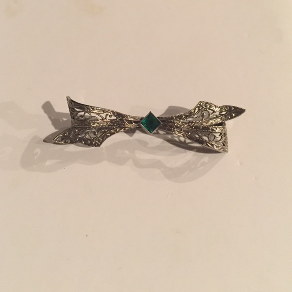 Vintage silver bow pin with green stone in center - Picture 1 of 1