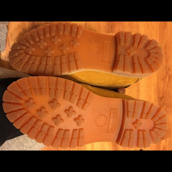 WATERPROOF Timberlands - Picture 3 of 3