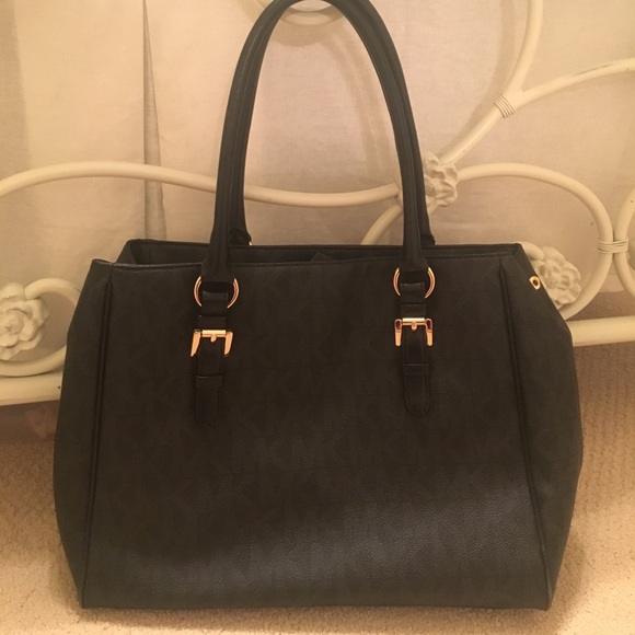 Michael Kors Handbags - Michael Kohrs tote bag. Great condition.