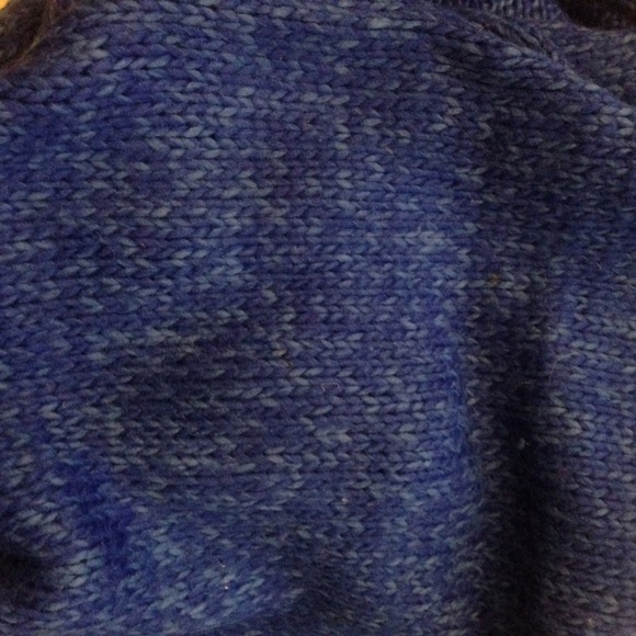 Royal blue acrylic infinity scarf - Picture 2 of 3