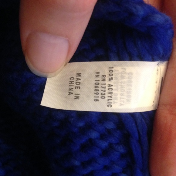 Royal blue acrylic infinity scarf - Picture 3 of 3