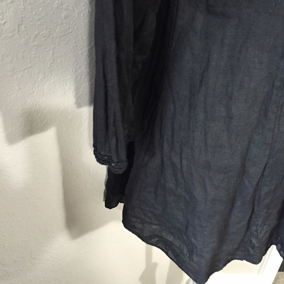 4/$20 Romeo & Julia Black Long Top Size M - Picture 3 of 5