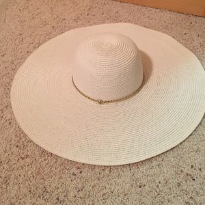 White sun hat