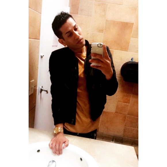 Meet your Posher, Leo