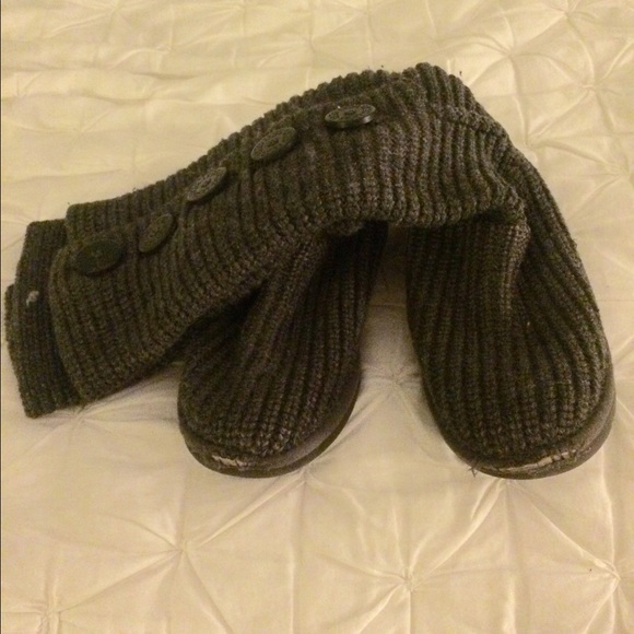 Size 8 Grey Knit Uggs