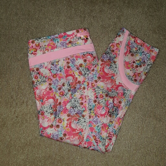 Lululemon, super rare floral size 10 capris