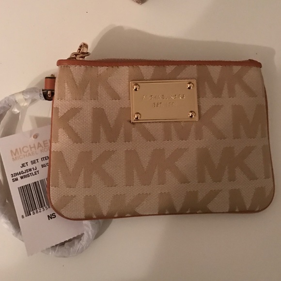 Michael kors wristlet