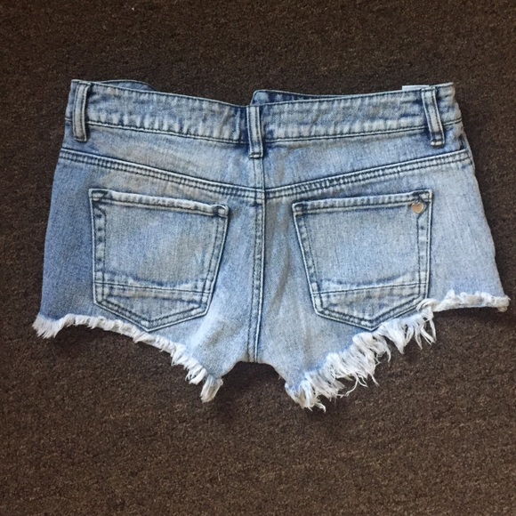 Kendall and Kylie shorts - Picture 3 of 4