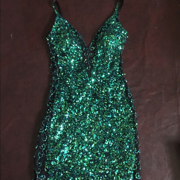 Mac Duggal Dresses & Skirts - Mac Duggal Green Sequin Cocktail Dress