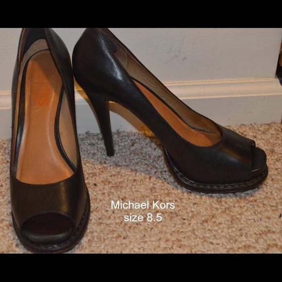 Michael Kors peep toe pump