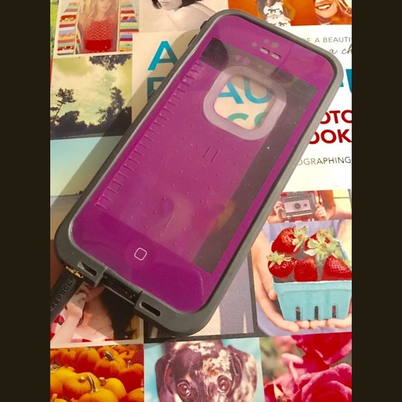 iPhone 5/5s purple lifeproof