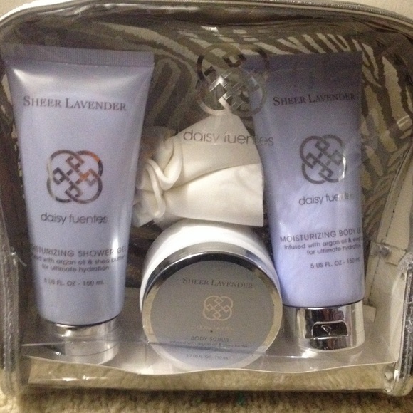 Daisy Fuentes Bath Set