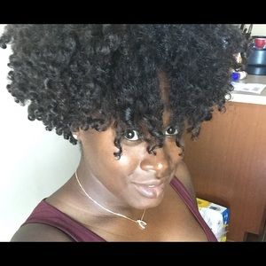 Meet your Posher, Cynthia