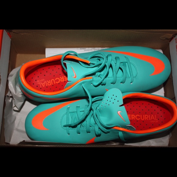 Soccer cleats