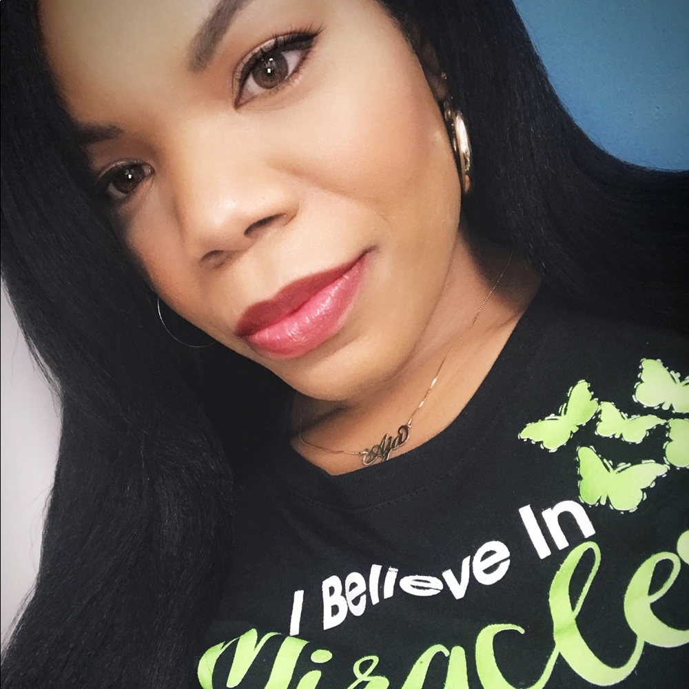 Meet your Posher, Aja