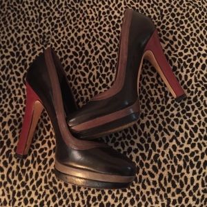 Via spiga platform pumps