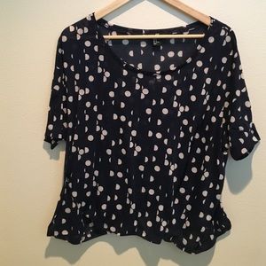 Polka dot flowy top!