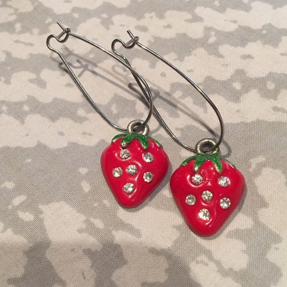 Strawberry earrings 🍓