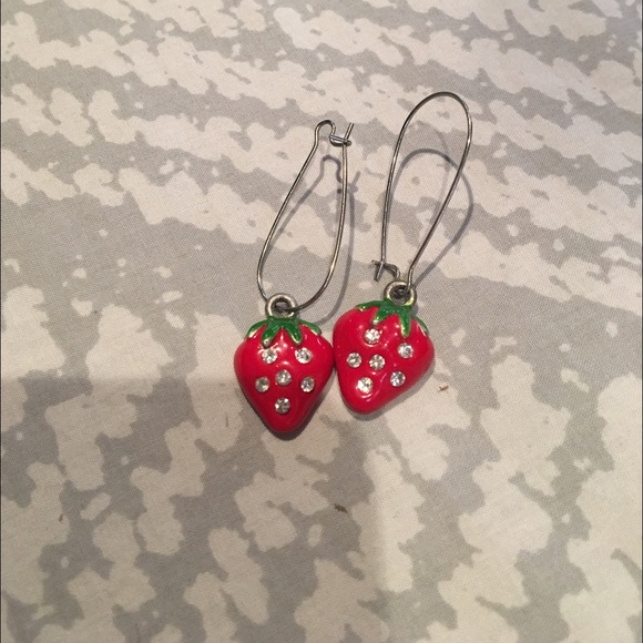 Strawberry earrings 🍓 - Picture 2 of 2