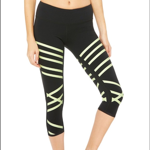 ALO Yoga black/glow in the dark airbrush capris