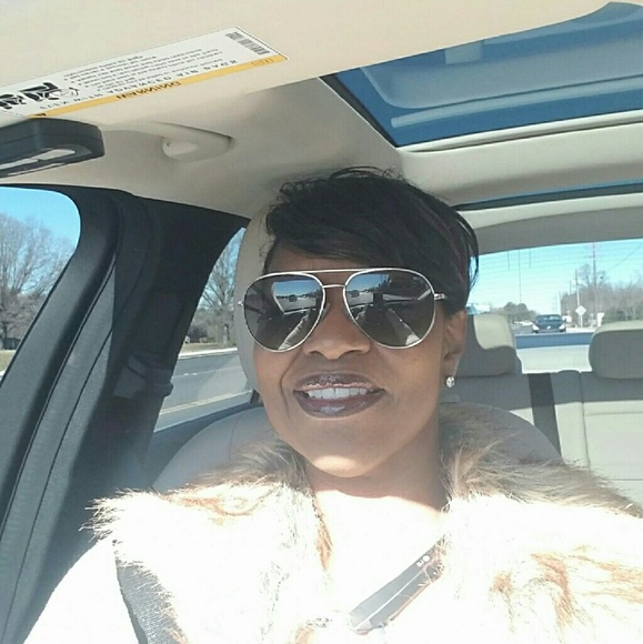 Meet your Posher, Tonya