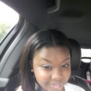 Meet your Posher, Ameka