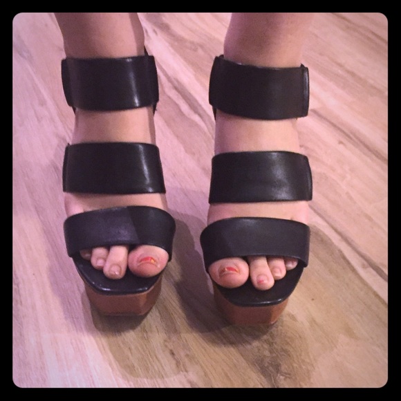 STRAPPY SUMMER WEDGES SZ 8.5