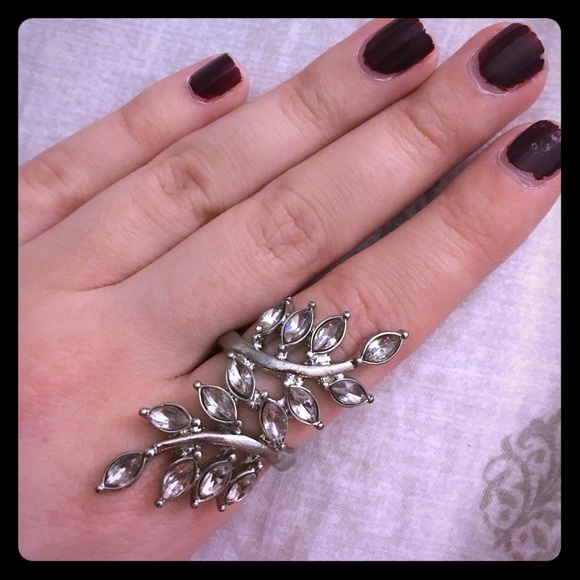 Leaf patterned ring