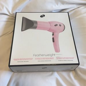 •NEW• T3 Featherweight Hair Dryer