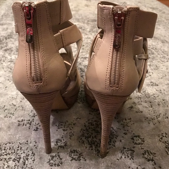 GUESS Heels - Picture 3 of 4