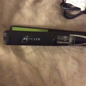 Brocato Vibrastrait Flat Iron - Straightener