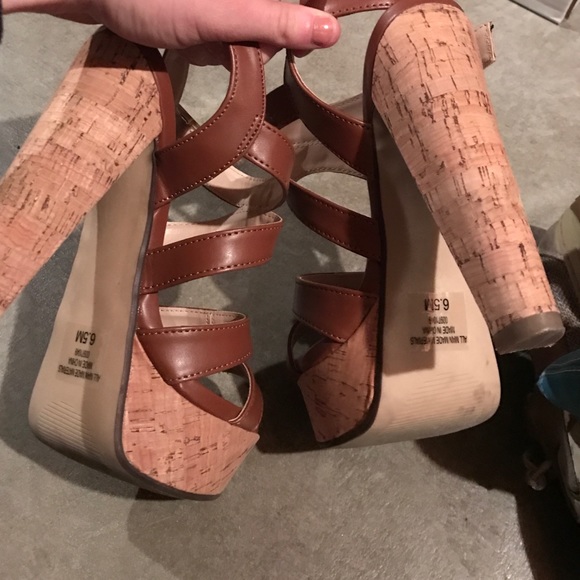 Sandals! - Picture 3 of 3