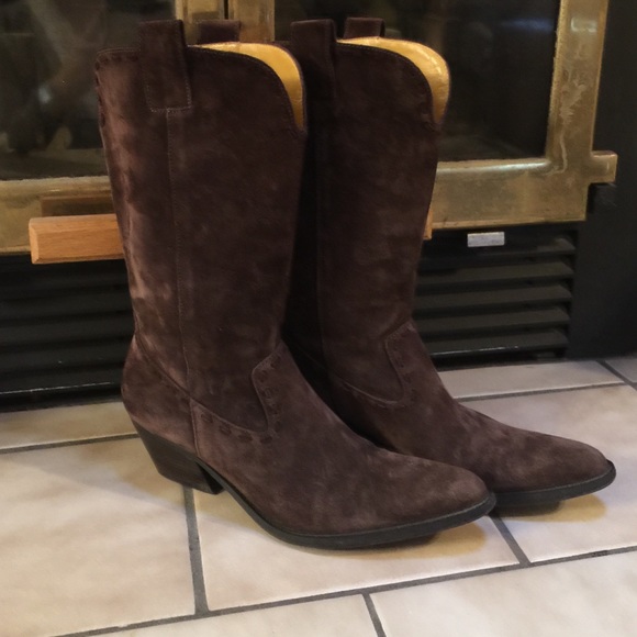 Beautiful chocolate suede Gianni Bini boot 7.5M