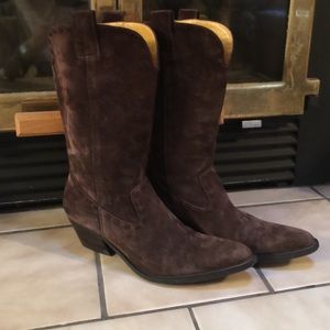 Beautiful chocolate suede Gianni Bini boot 7.5M