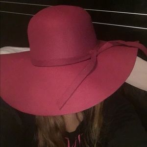 NEVER BEEN WORN-fashionable hat