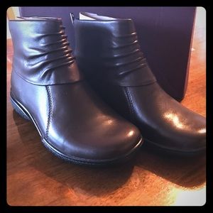 Clarks Kearns Awe Dark Brown Leather Boots 7.5 NEW