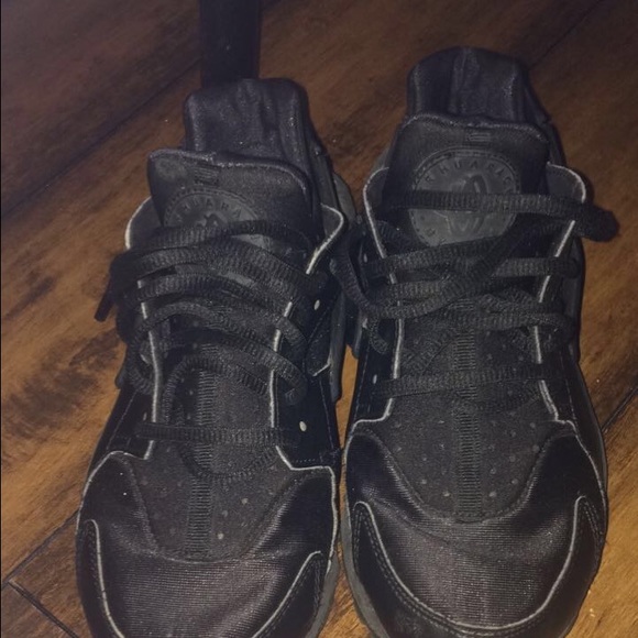 Black huaraches
